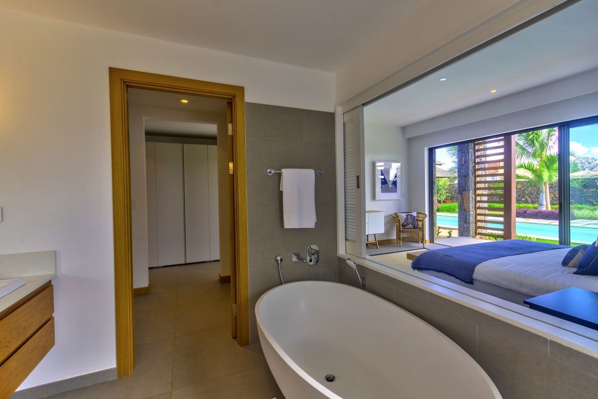Mythic Suites & Villas - Bathroom