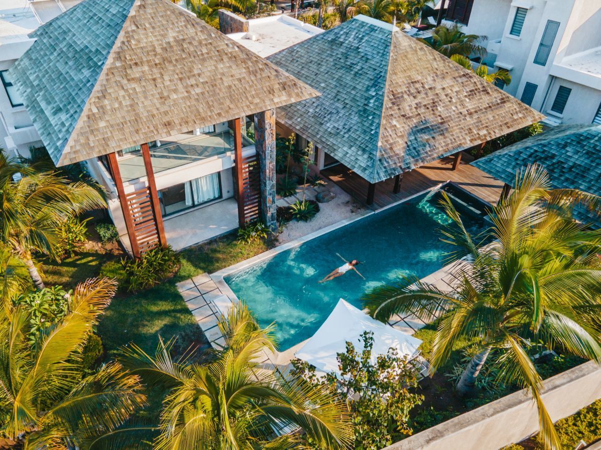 Mythic Suites & Villas - Pool
