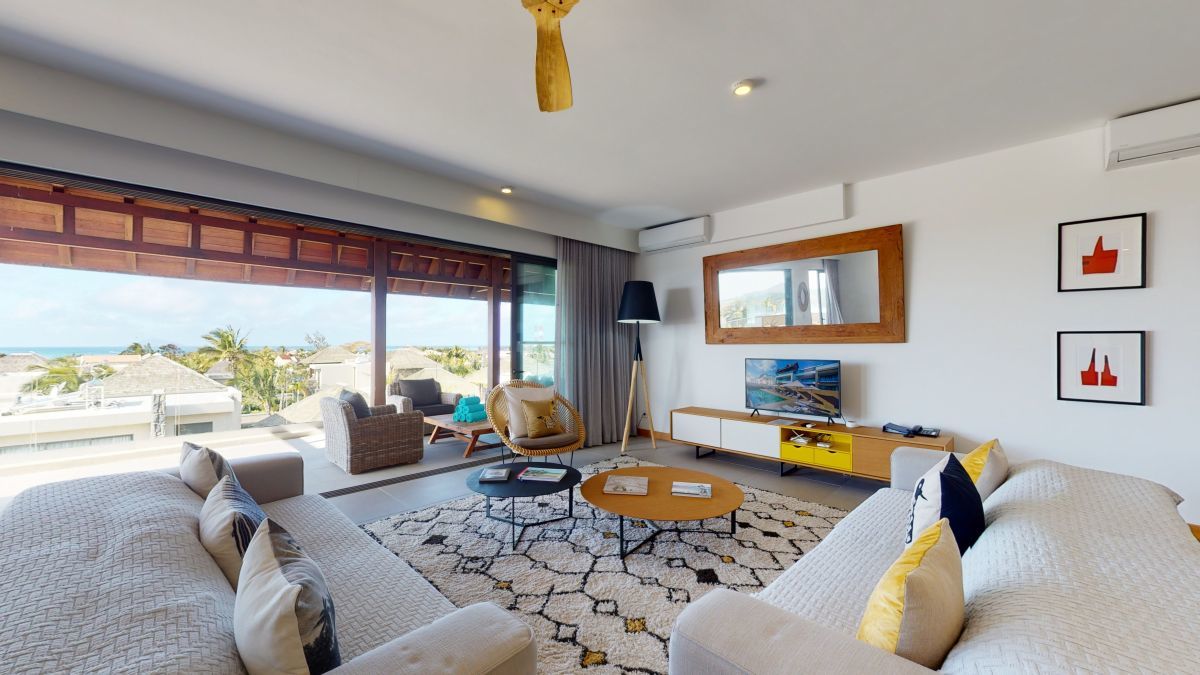 Penthouse Pool Suite | Salon TV