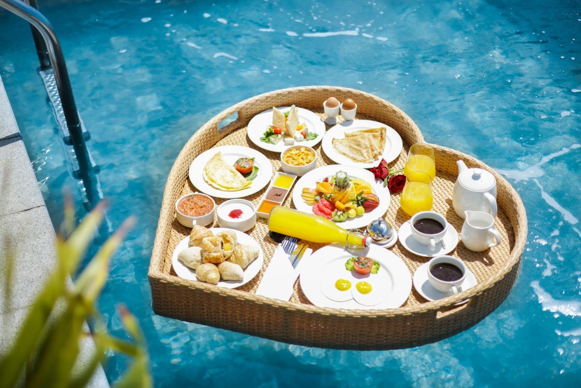 Penthouse Pool Suite | Petit-déjeuner flottant